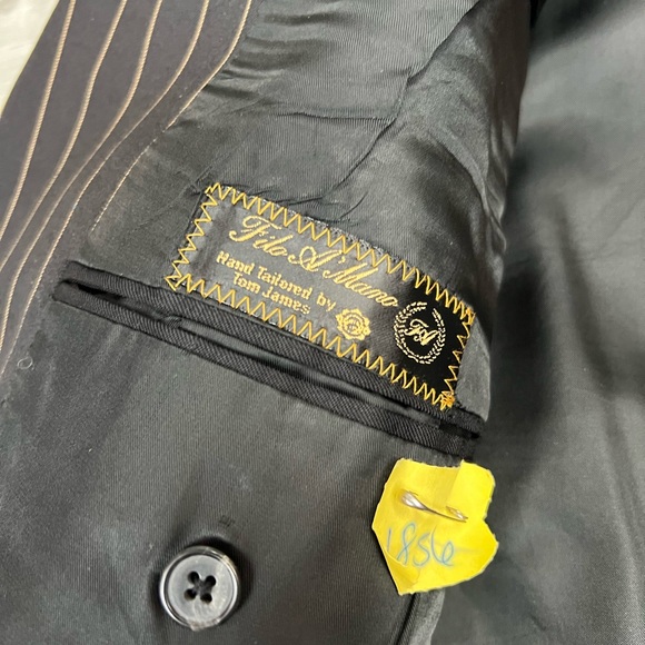 Holland & Sherry Black w/ Gold Pinstripe Suit 40L - Picture 7 of 9